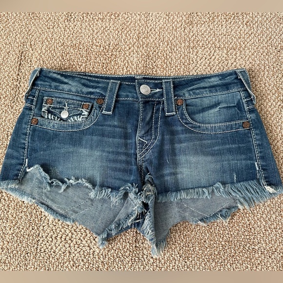 True Religion Cut Off Shorts 27 - Picture 2 of 3